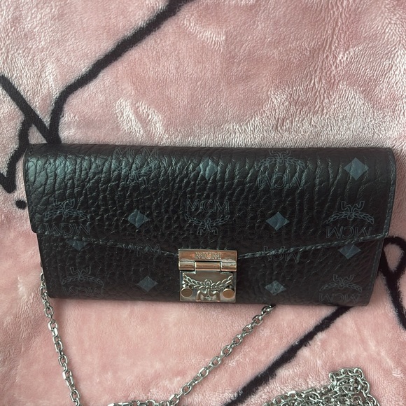 MCM Patricia Visetos Wallet on Chain - Picture 5 of 14